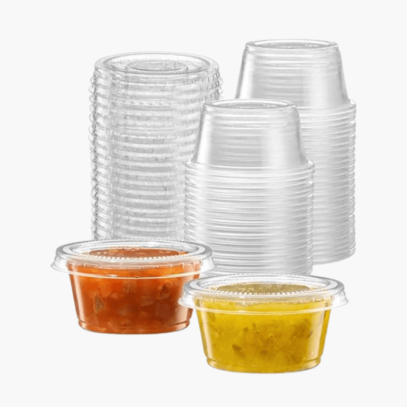 Pocillo salsero plástico con tapa, ideal para salsas y aderezos. Disponible en 1 oz, 1.5 oz y 2 oz. Pack de 50 unidades. Perfecto para delivery y degustaciones.